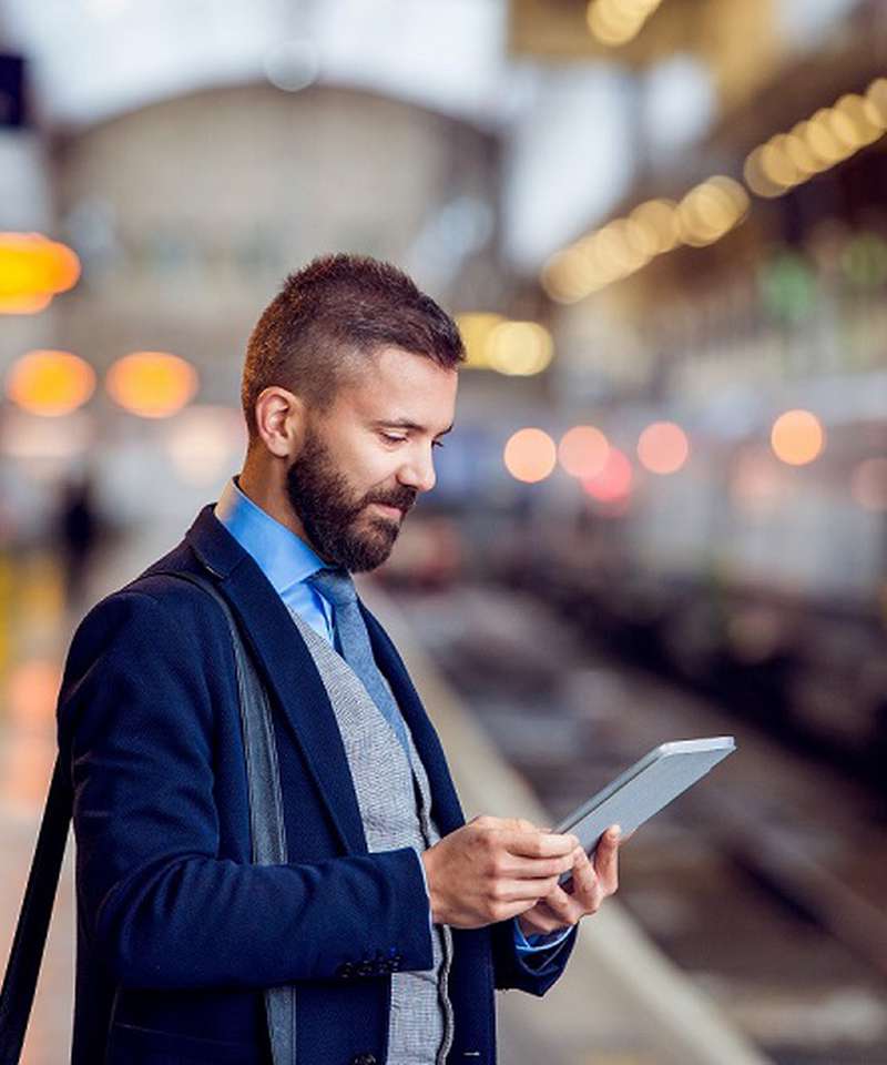 Man happy he is not using Quickbooks desktop on his laptop