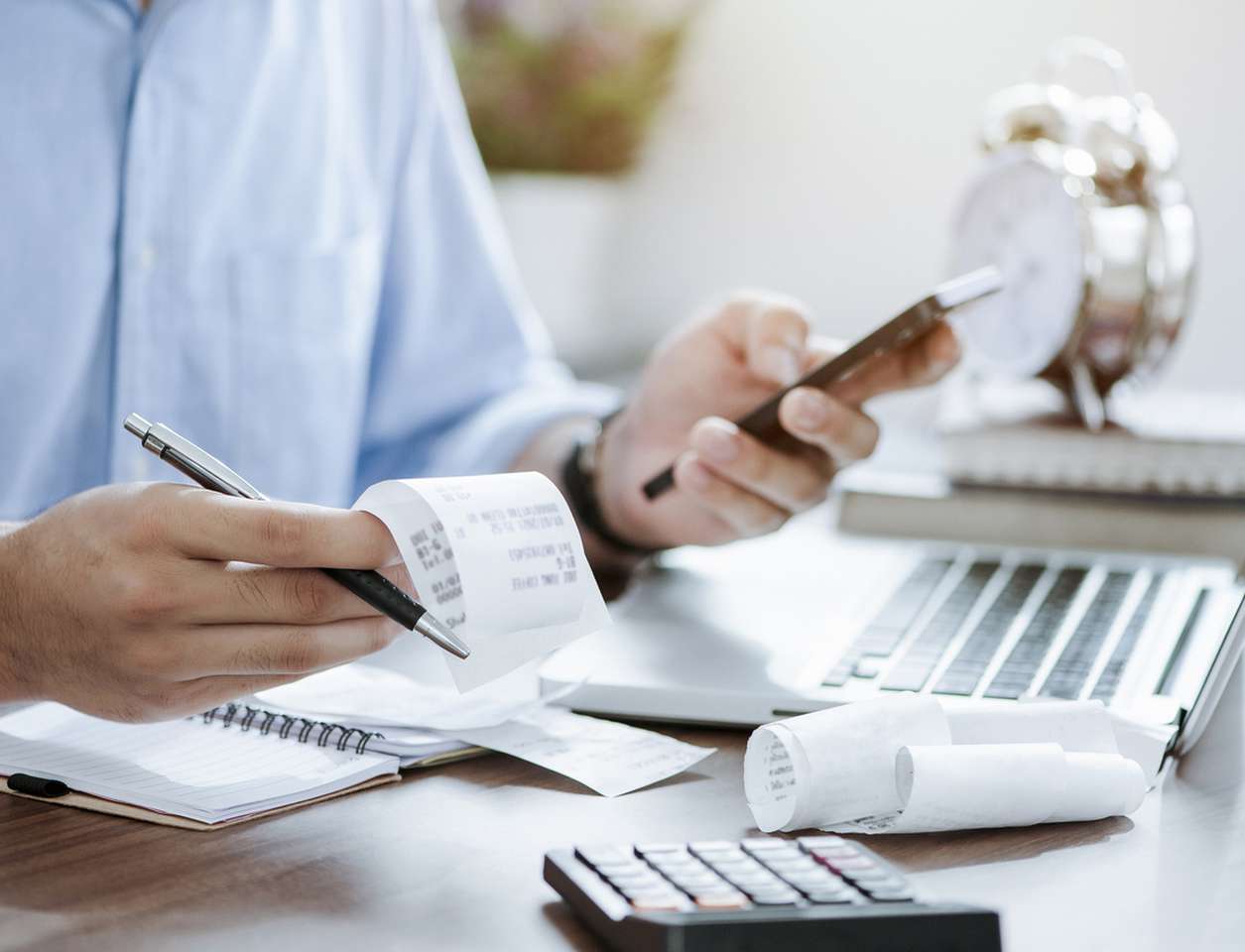 How to manage expenses and control costs, effortlessly
